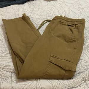 Women’s Cotton On Cropped Cargo Olive pants